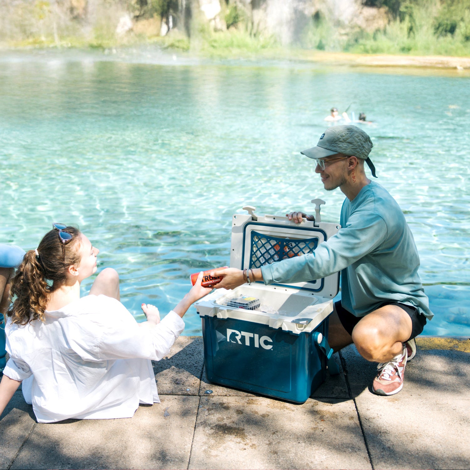 22 QT Ultra-Light Cooler